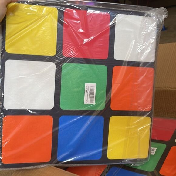 Adorable brand new Rubiks cube cat condo - Picture 7 of 7